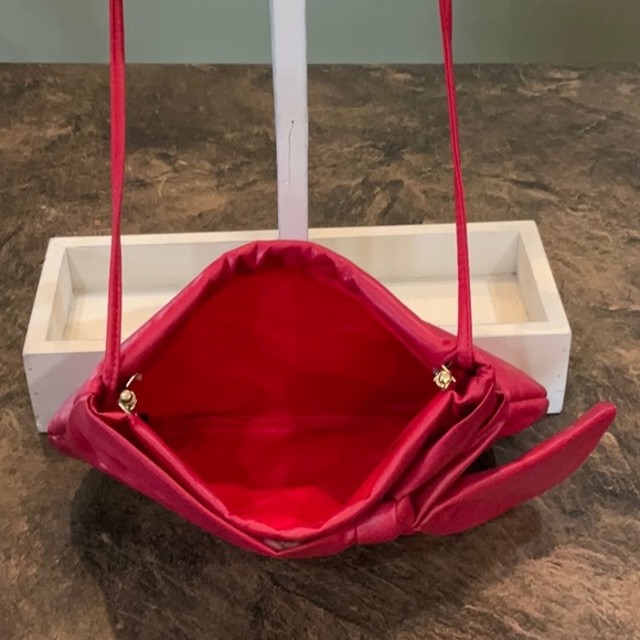 Woman’s Red Purse - Picture 3 of 6